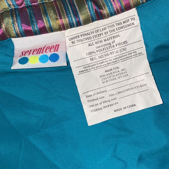 Beautiful comforter (size full) and 8 matching curtains full length. - Picture 2 of 6